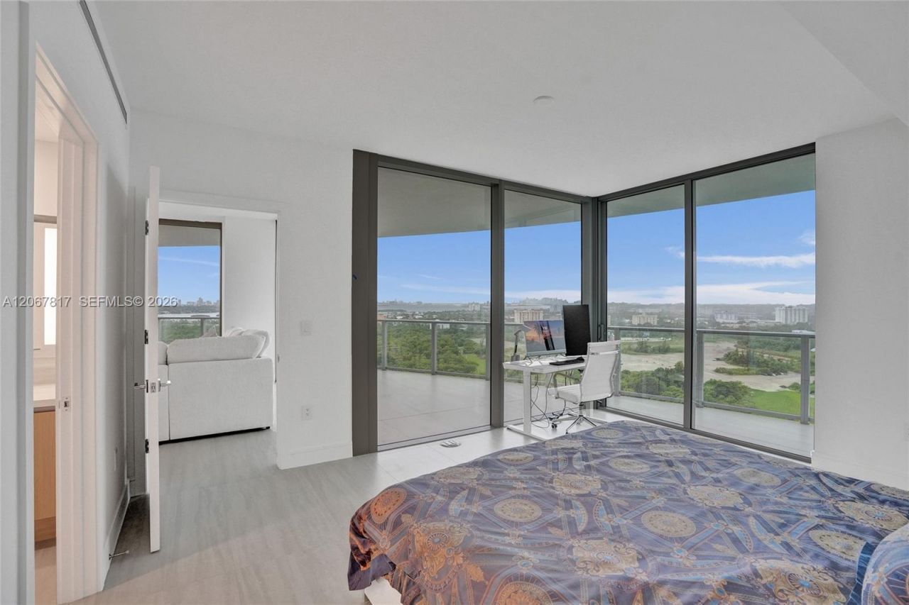 2411 Laguna Cir , Unit 1805, North Miami, FL 33181 Photo