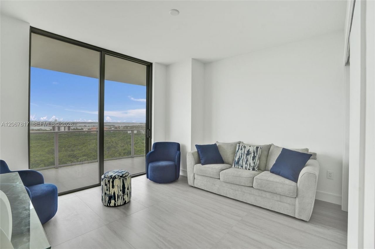 2411 Laguna Cir , Unit 1805, North Miami, FL 33181 Photo
