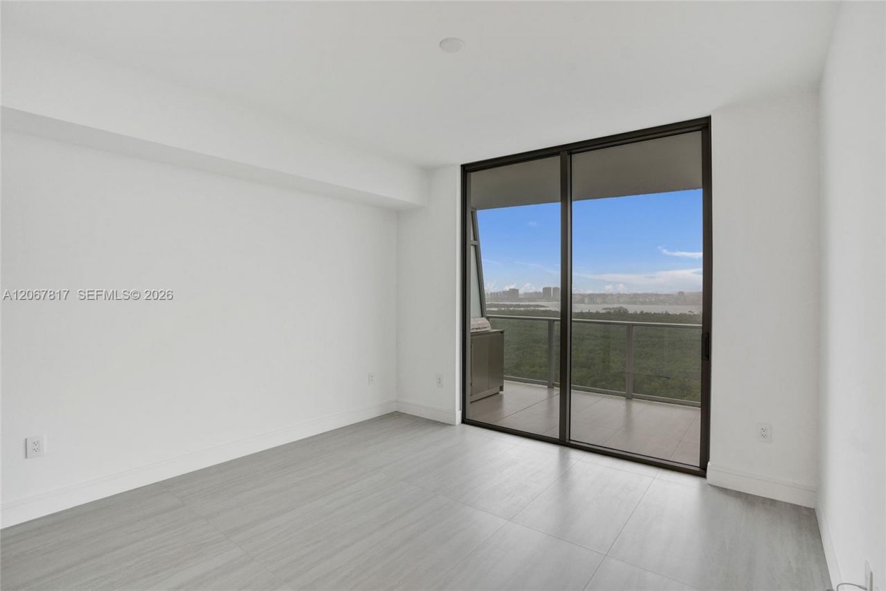2411 Laguna Cir , Unit 1805, North Miami, FL 33181 Photo
