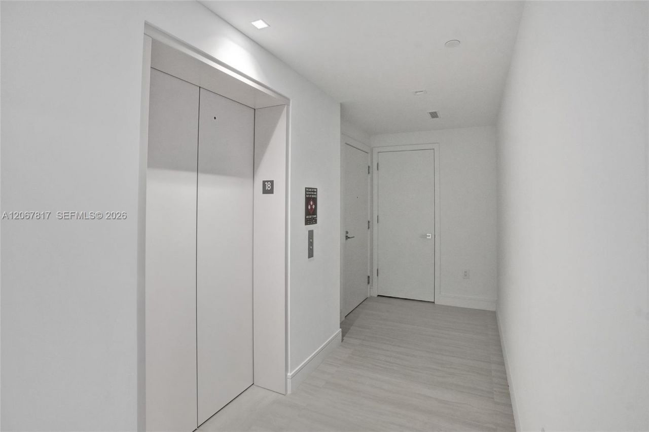 2411 Laguna Cir , Unit 1805, North Miami, FL 33181 Photo