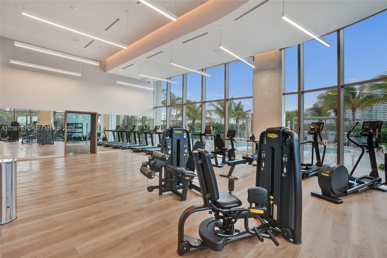 2411 Laguna Cir , Unit 1805, North Miami, FL 33181 Photo