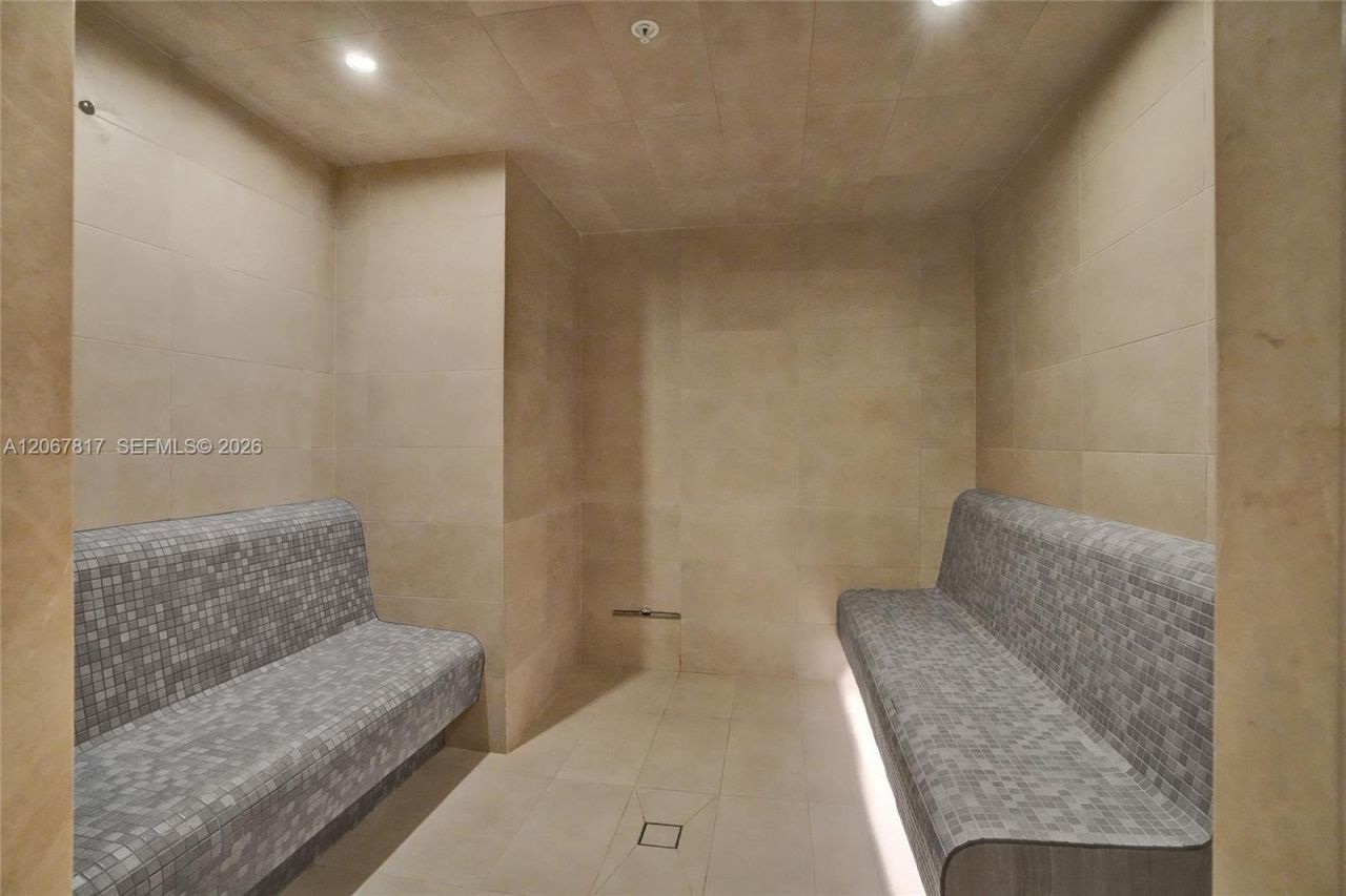 2411 Laguna Cir , Unit 1805, North Miami, FL 33181 Photo