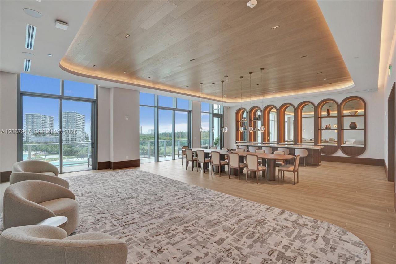 2411 Laguna Cir , Unit 1805, North Miami, FL 33181 Photo