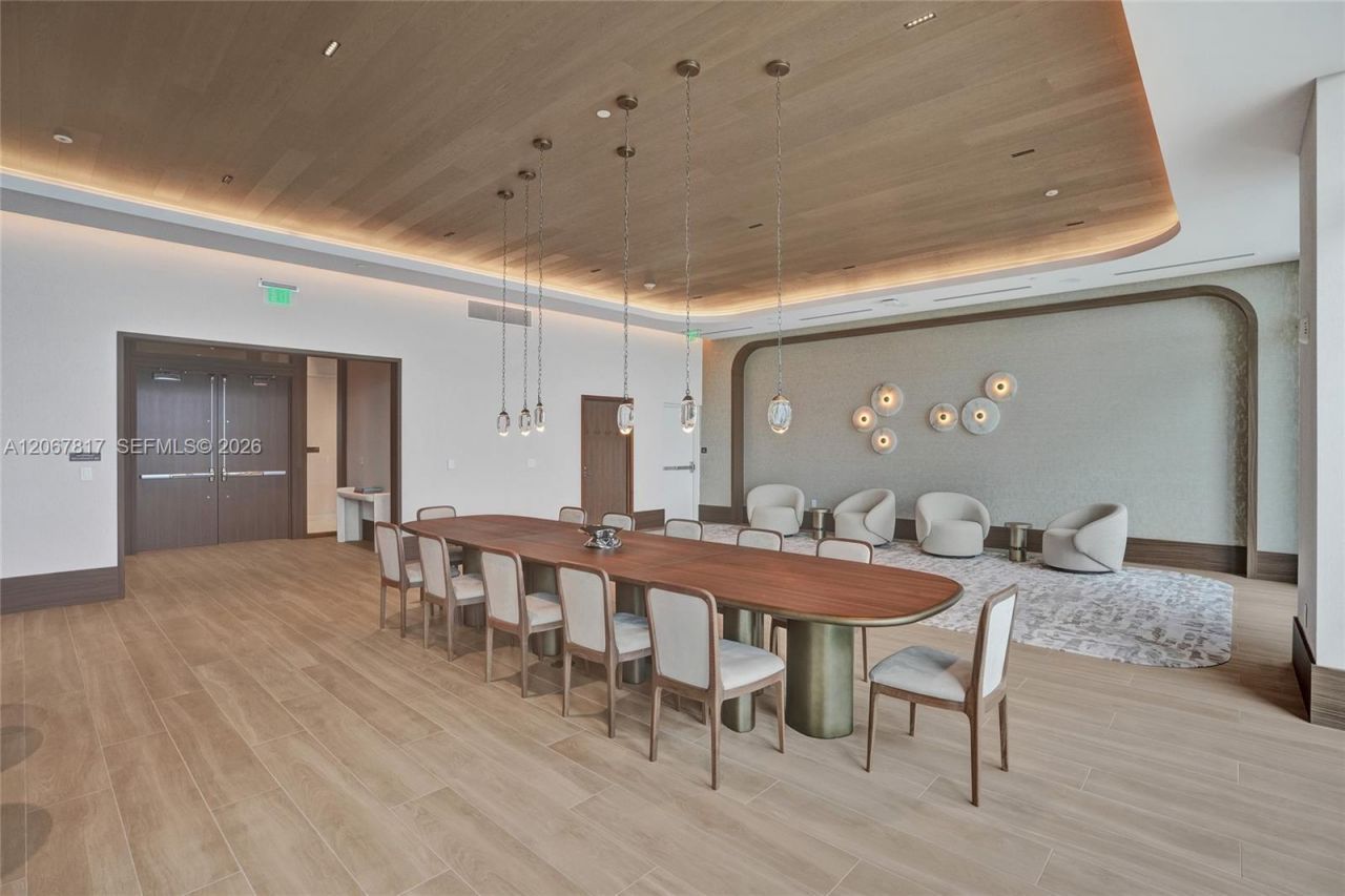 2411 Laguna Cir , Unit 1805, North Miami, FL 33181 Photo