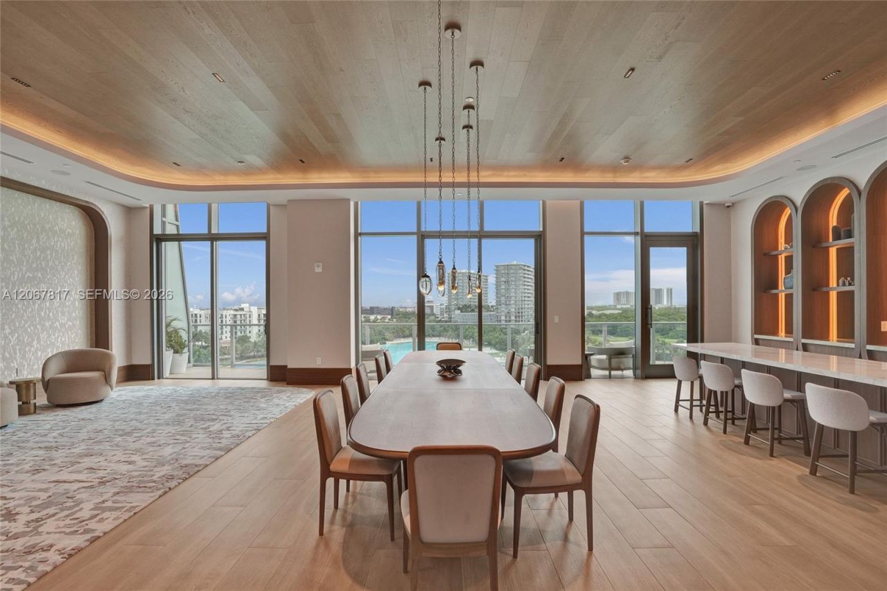 2411 Laguna Cir , Unit 1805, North Miami, FL 33181 Photo