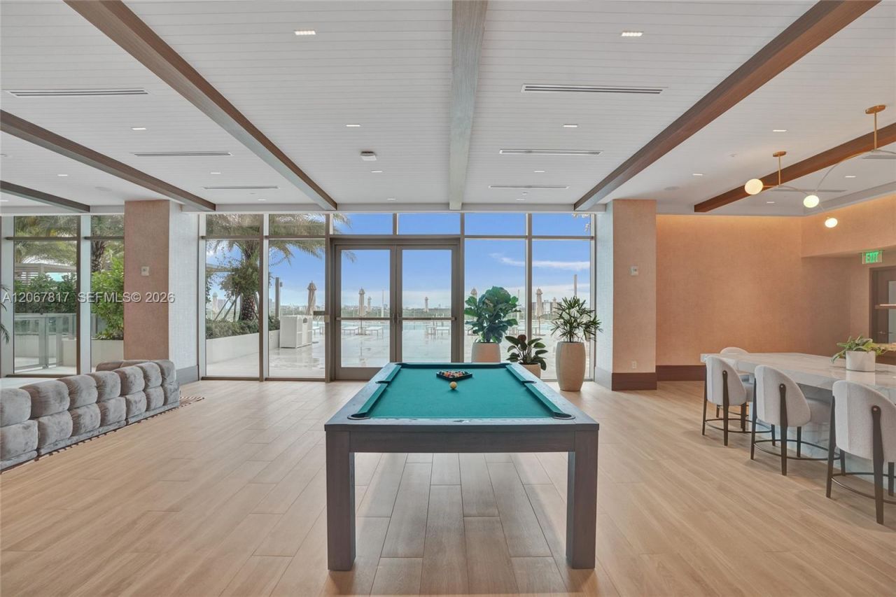 2411 Laguna Cir , Unit 1805, North Miami, FL 33181 Photo