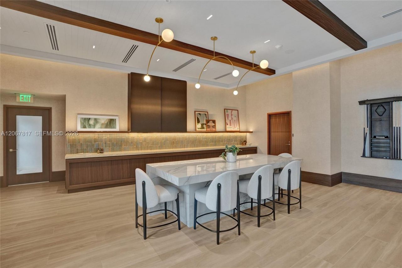2411 Laguna Cir , Unit 1805, North Miami, FL 33181 Photo
