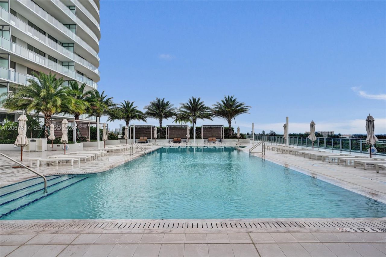 2411 Laguna Cir , Unit 1805, North Miami, FL 33181 Photo
