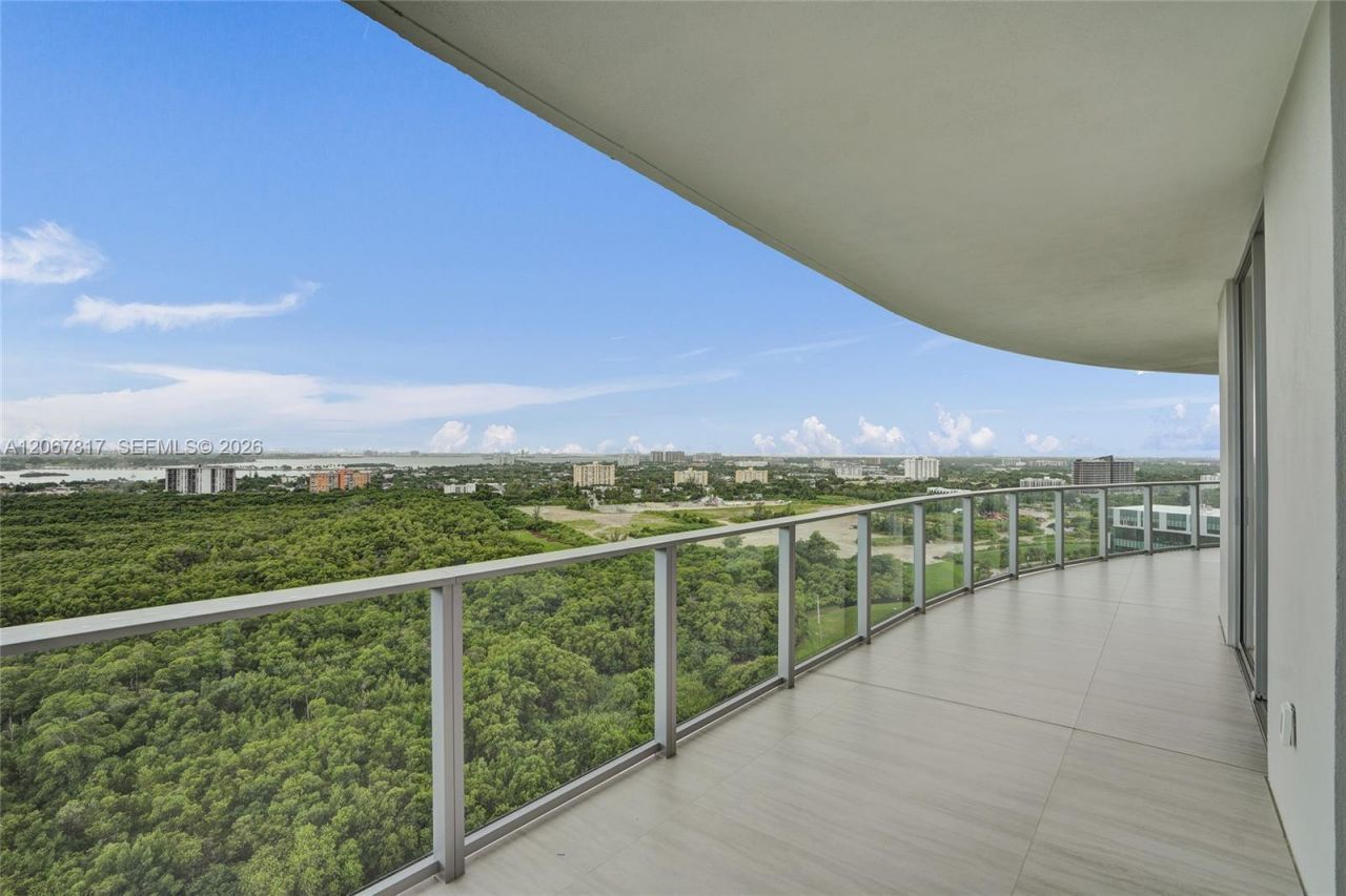 2411 Laguna Cir , Unit 1805, North Miami, FL 33181 Photo