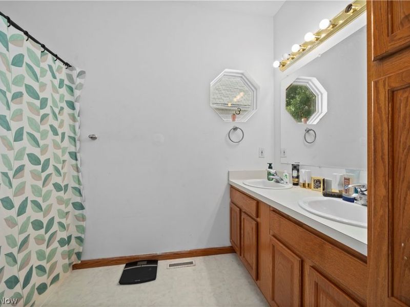 9901 Sladden Avenue, Garfield Heights, OH 44125 Photo 30