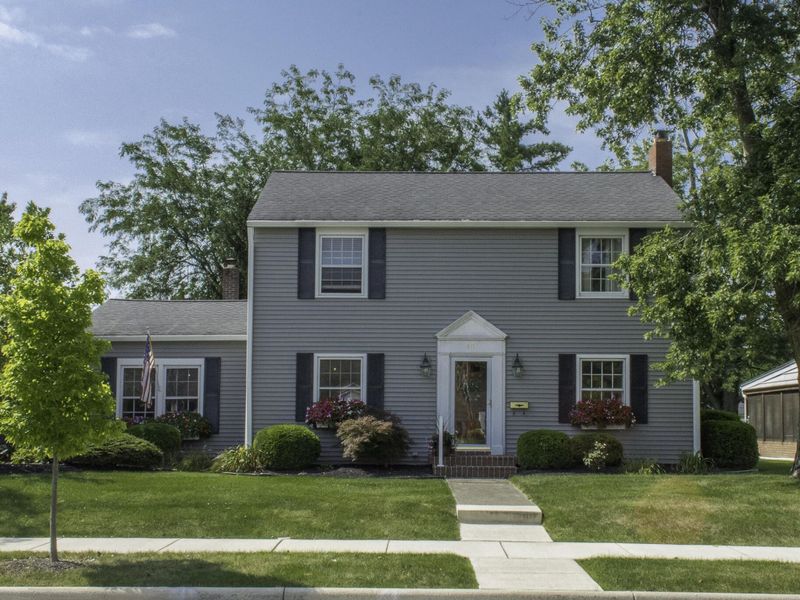 811 W Benton Street, Wapakoneta, OH 45895 Photo 2