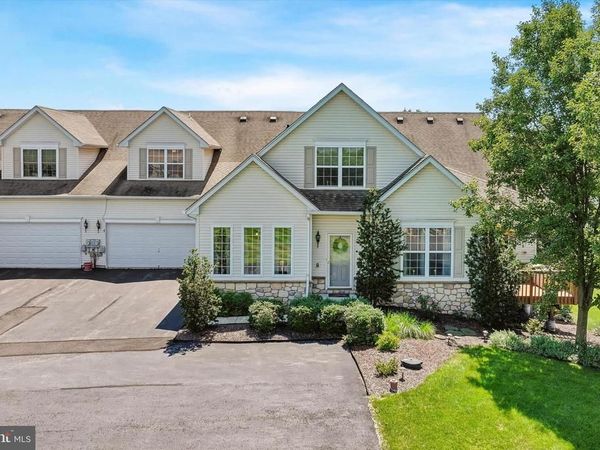 1032 BURGUNDY CIRCLE, PENNSBURG, PA 18073