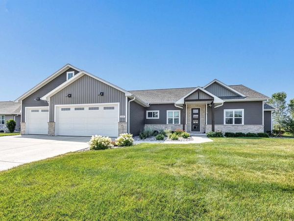 2157 FOX POINT CIRCLE, De Pere, WI 54115