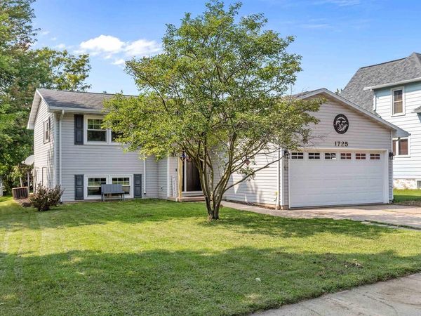 1725 LAWE STREET, Kaukauna, WI 54130
