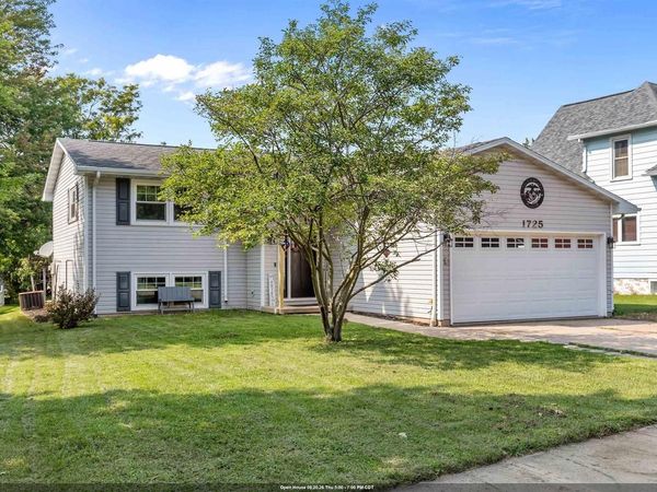 1725 LAWE STREET, Kaukauna, WI 54130
