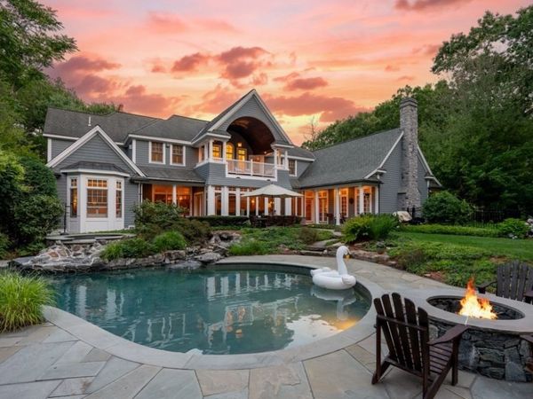 11 Black Horse Lane, Andover, MA 01810