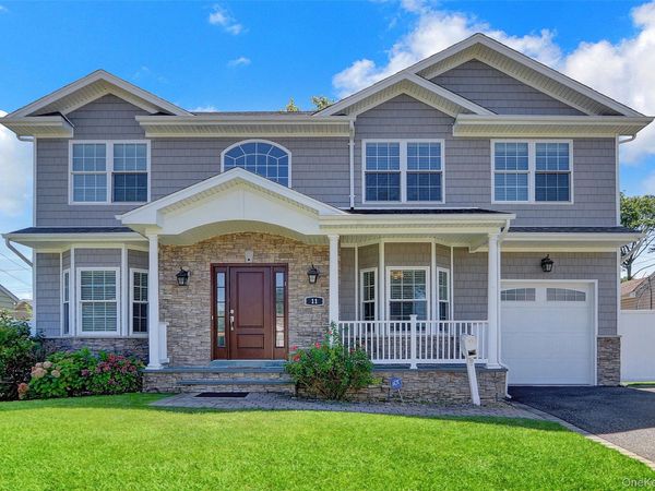 11 Lillian Lane , Plainview, NY 11803