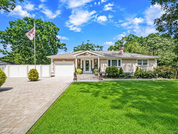 5 Overlook Drive , Mastic, NY 11950
