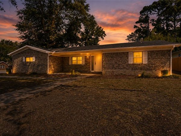 1101 NE 2nd Street, Bentonville, AR 72712