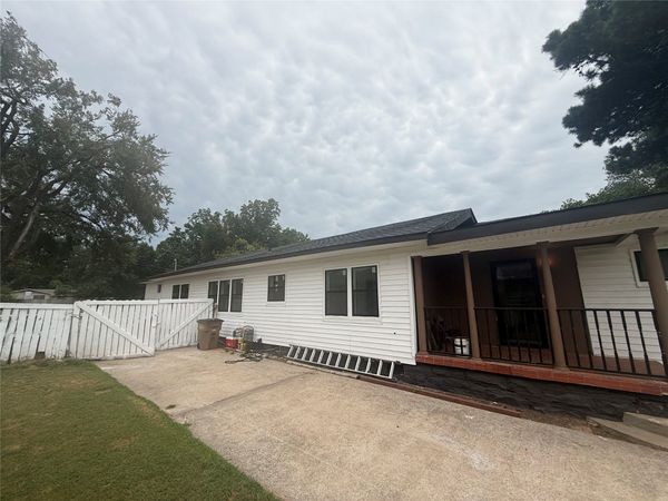 1910 E 9th Street , Okmulgee, OK 74447