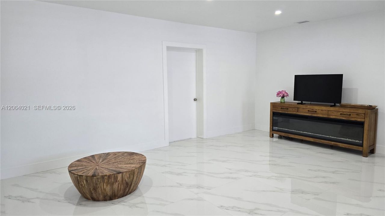 Please Call For Address, Miami, FL 33165 Photo