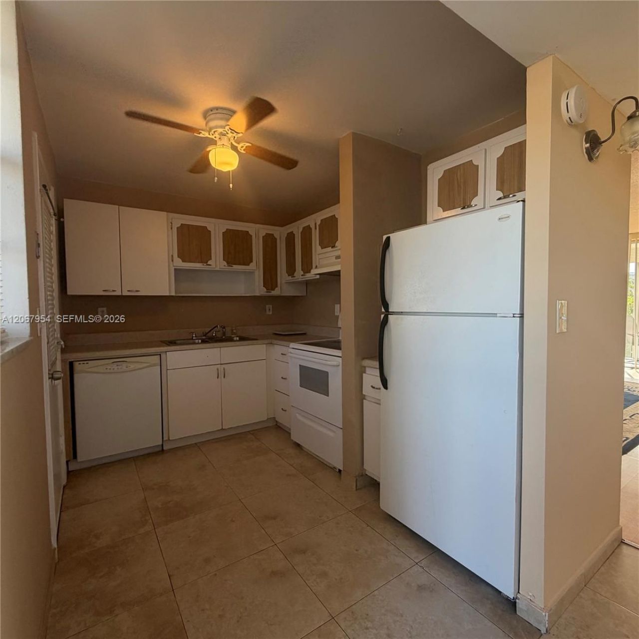 2930 Point East Dr, Unit E312, Aventura, FL 33160 Photo