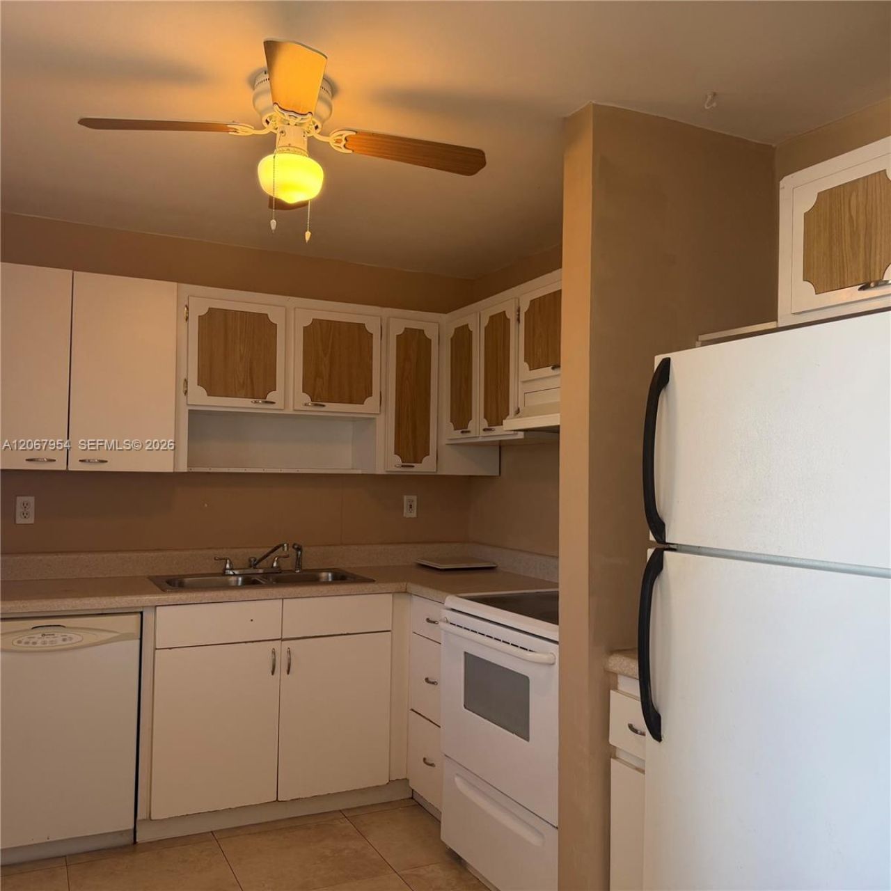 2930 Point East Dr, Unit E312, Aventura, FL 33160 Photo