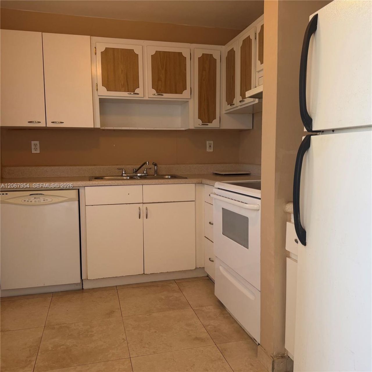 2930 Point East Dr, Unit E312, Aventura, FL 33160 Photo
