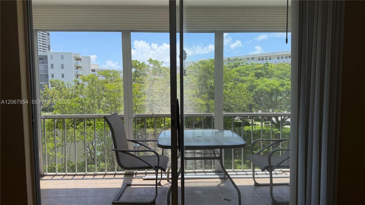 2930 Point East Dr, Unit E312, Aventura, FL 33160 Photo
