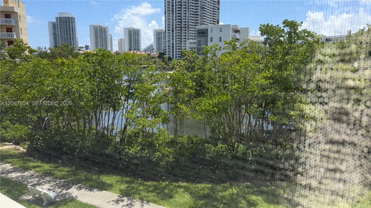 2930 Point East Dr, Unit E312, Aventura, FL 33160 Photo