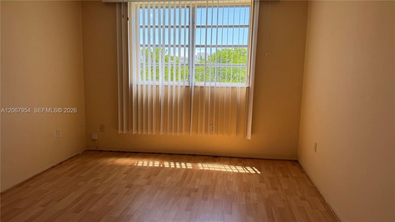 2930 Point East Dr, Unit E312, Aventura, FL 33160 Photo
