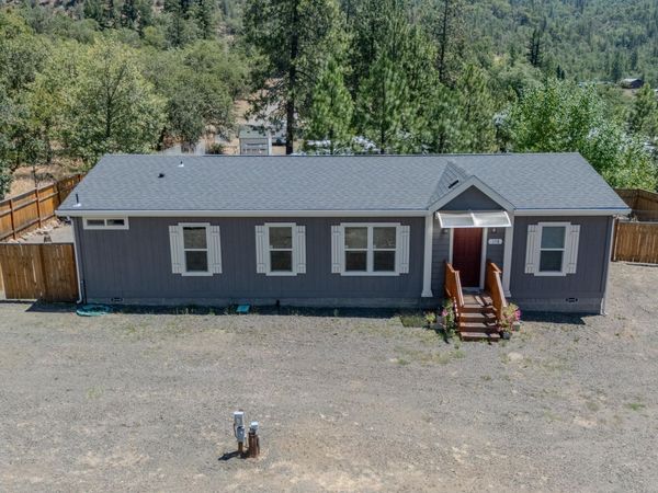 158 Train Lane, Shady Cove, OR 97539