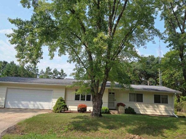 216 W PRAIRIE STREET, Wautoma, WI 54982