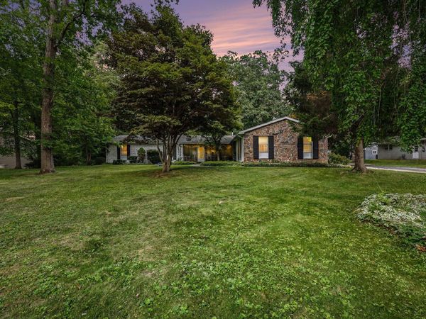 215 Wickenham Drive, Spring Arbor, MI 49283