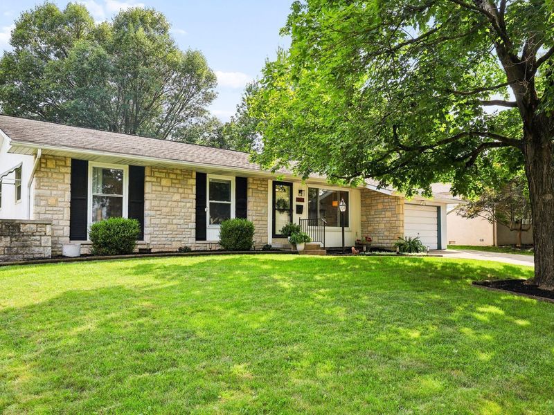 1063 Havendale Drive, Columbus, OH 43220 Photo 2