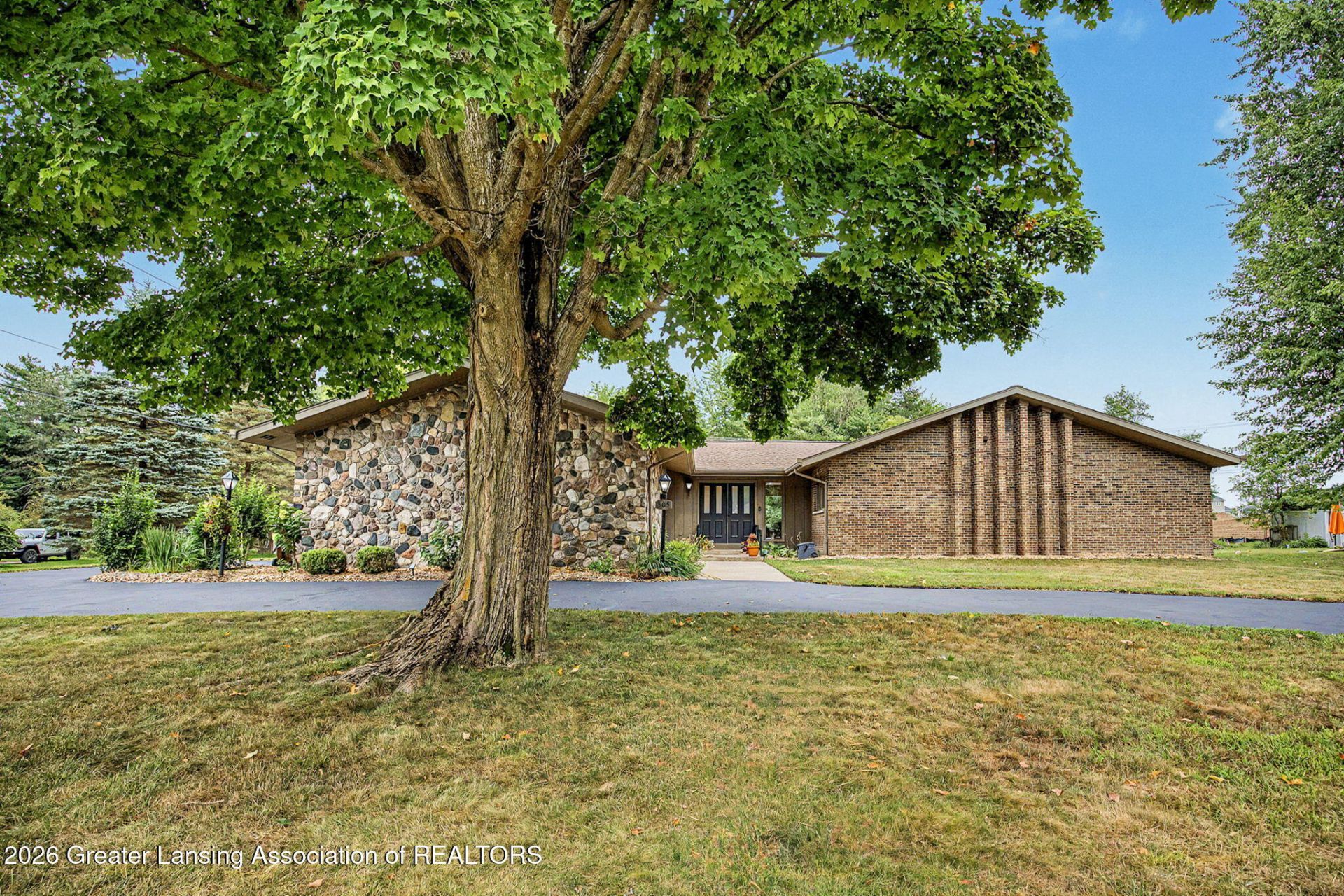 505 Raeburn Road, Eaton Rapids, MI 48827 Main Photo