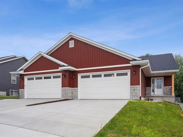 817 Prairie View Dr, West Branch, IA 52358
