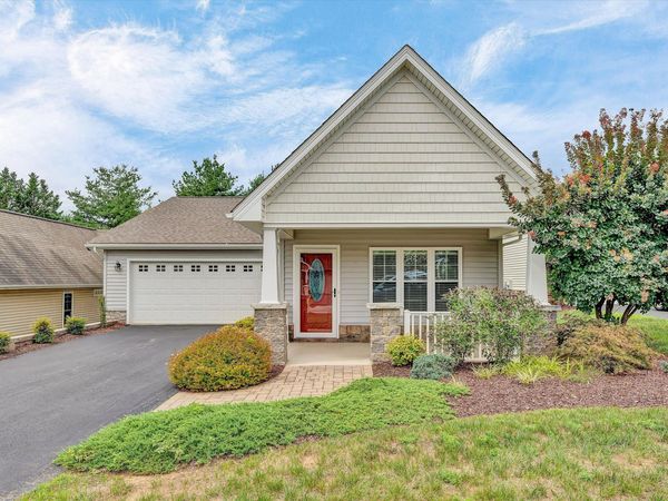 8110 Golden Oak LN, Roanoke, VA 24019