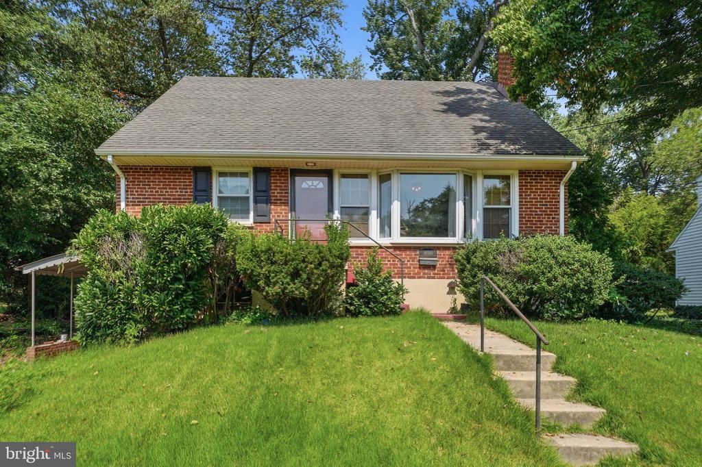 10500 DEAKINS HALL DRIVE , HYATTSVILLE, MD 20783