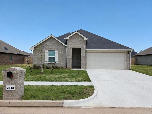 2512 Kathleens Crossing, Yukon, OK 73099