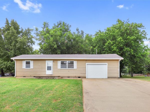 901 SE 1st , Pryor, OK 74361