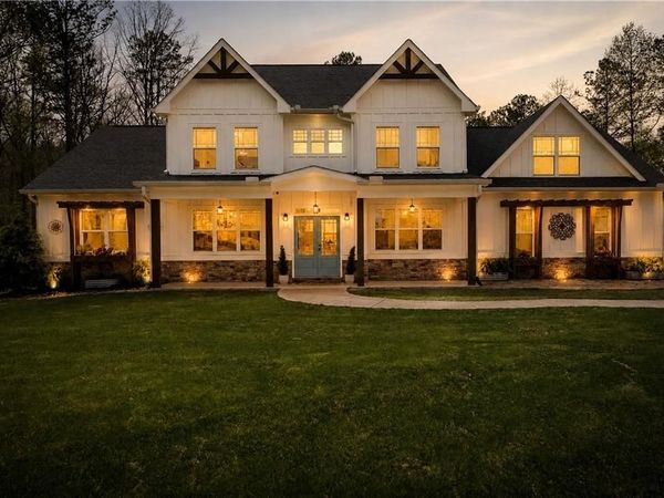 401 Blossom Trail , Acworth, GA 30101