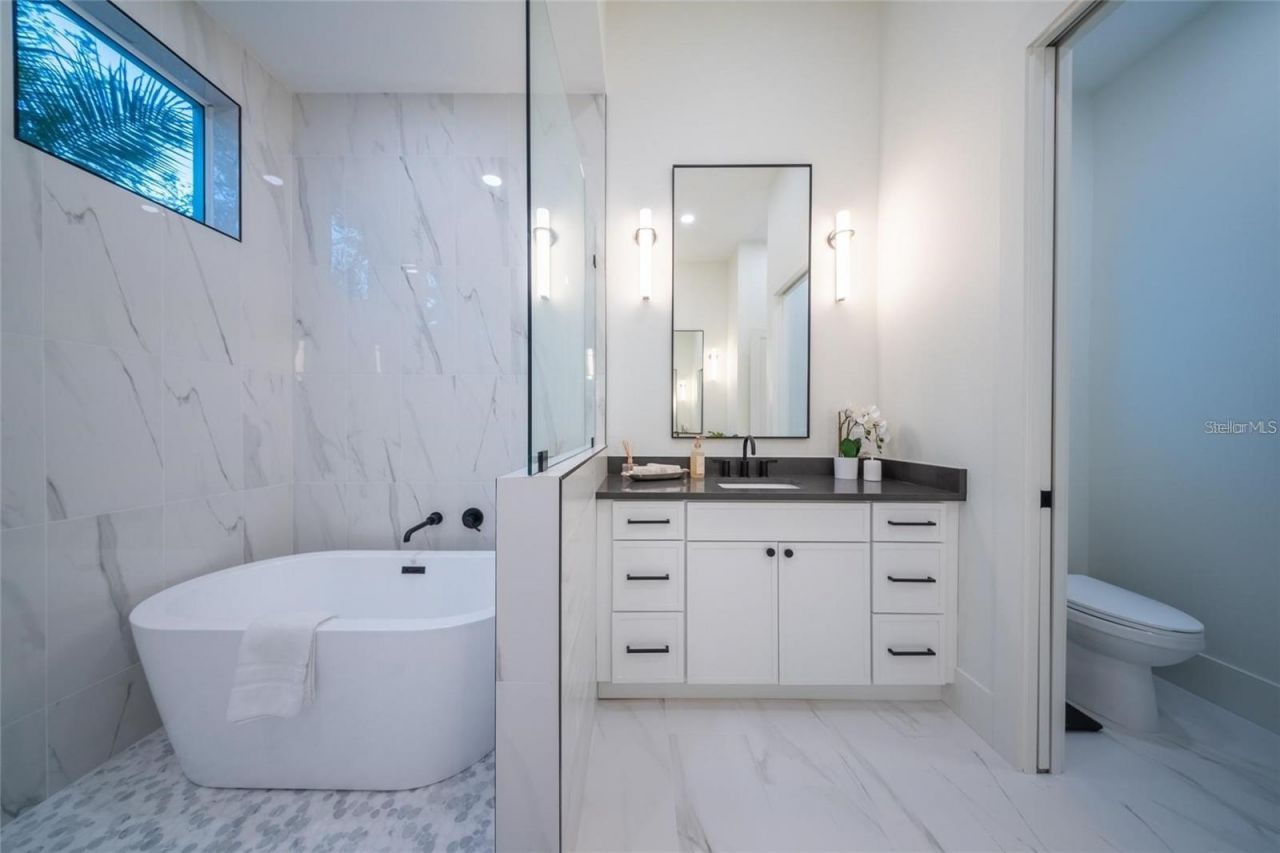 2420 Floyd Street, Sarasota, FL 34239 Photo