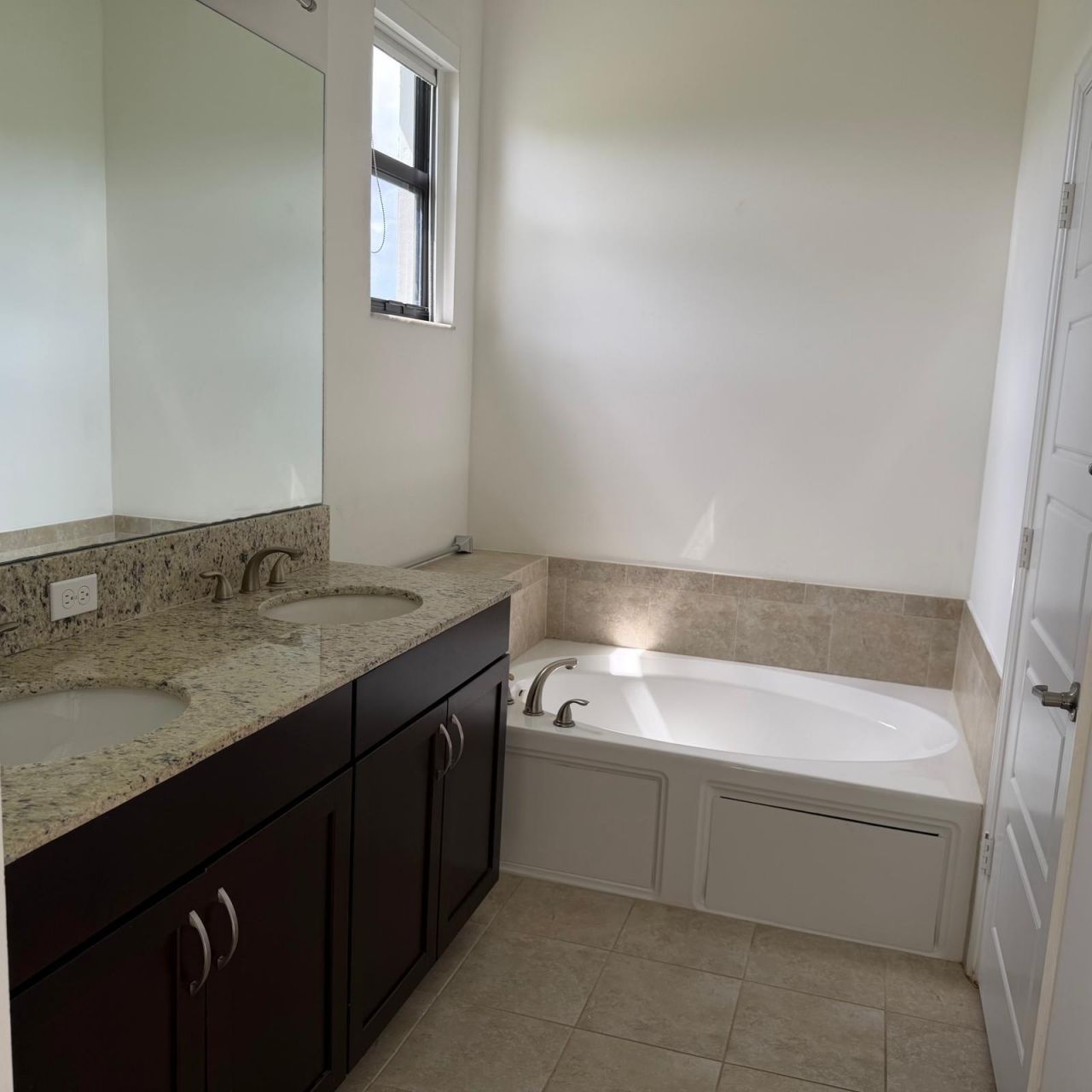 894 NE 191st Street, Miami, FL 33179 Photo
