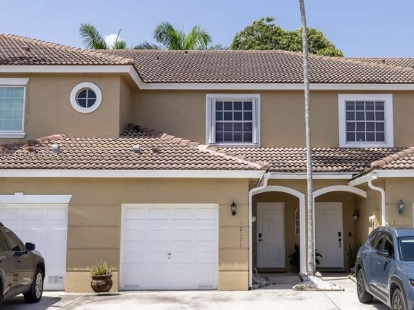 12171 SW 4th St, Pembroke Pines, FL 33025