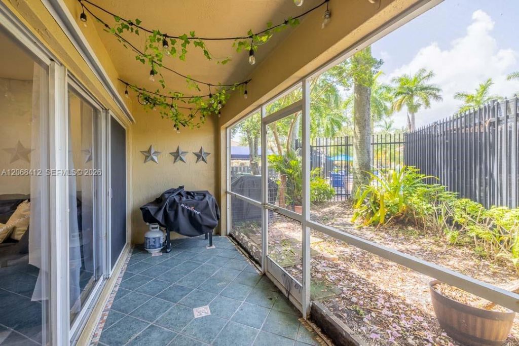 12171 SW 4th St, Pembroke Pines, FL 33025 Photo