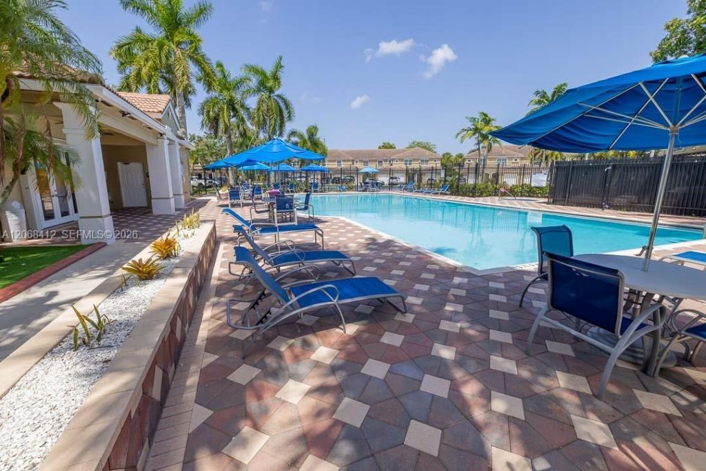 12171 SW 4th St, Pembroke Pines, FL 33025 Photo