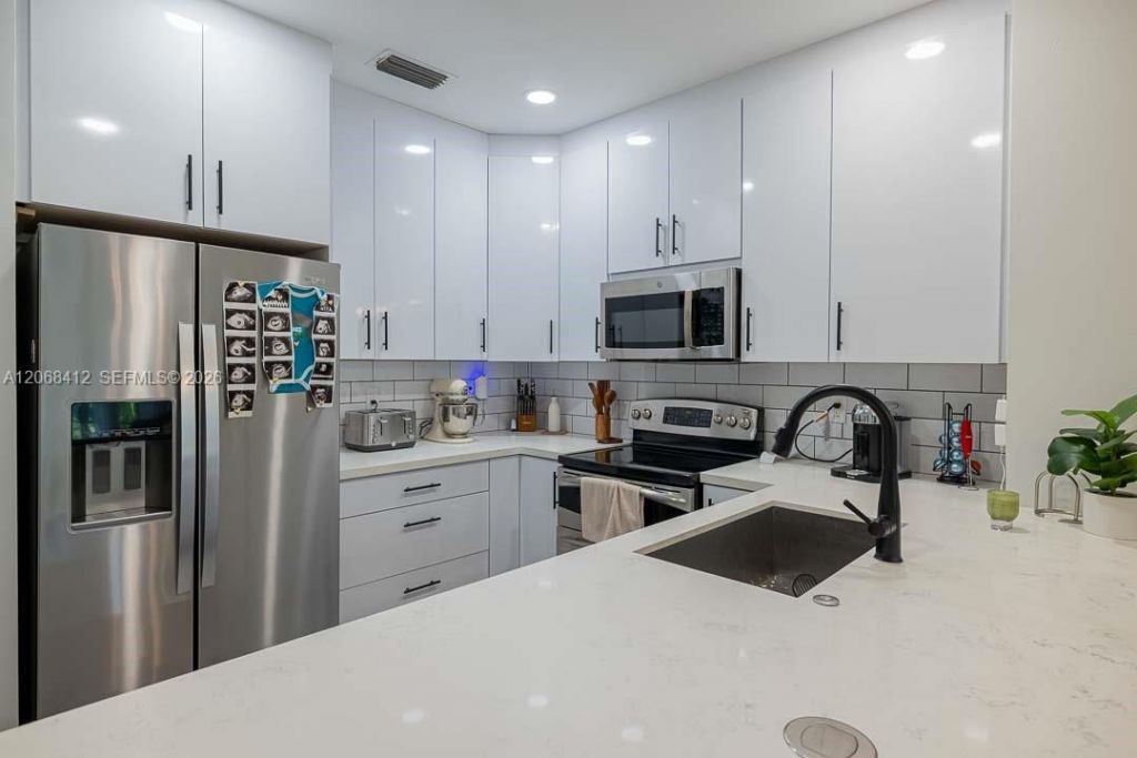 12171 SW 4th St, Pembroke Pines, FL 33025 Photo