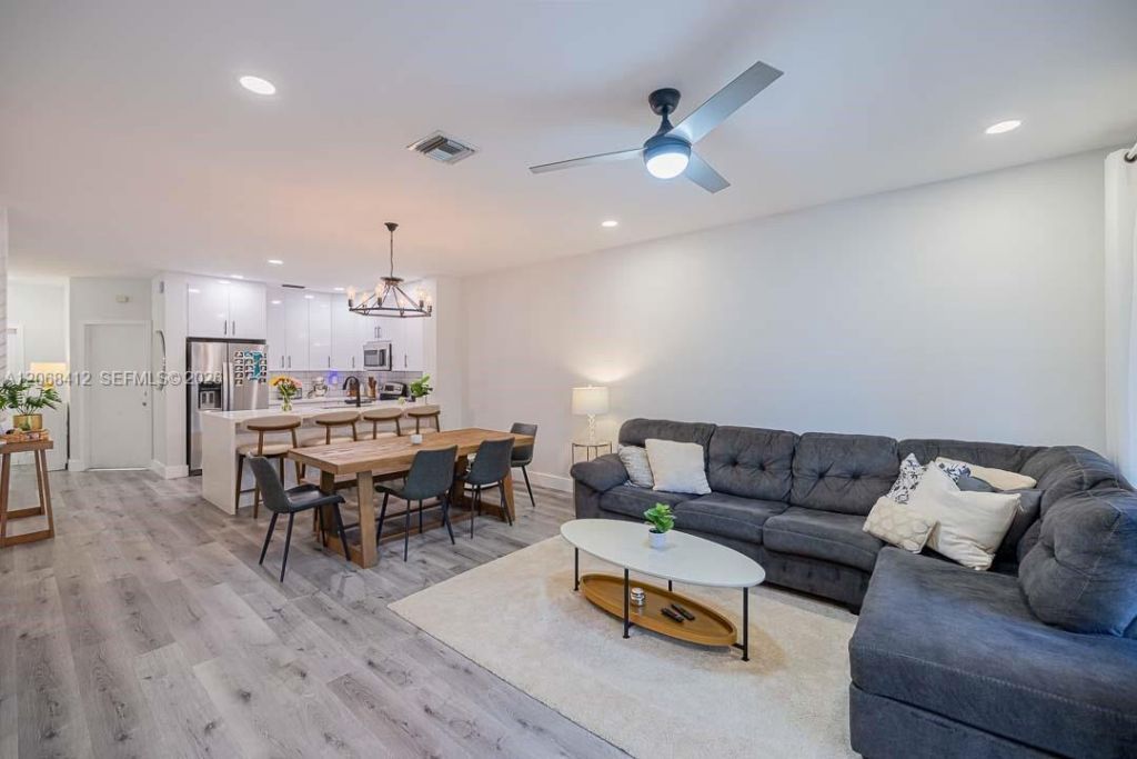 12171 SW 4th St, Pembroke Pines, FL 33025 Photo