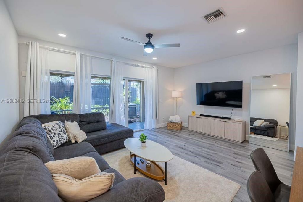12171 SW 4th St, Pembroke Pines, FL 33025 Photo